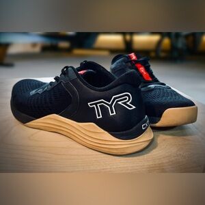 TYR CXT-1 Trainers Gym Shoes Athletic Sneakers Black Red Gum Sole Sz 10
